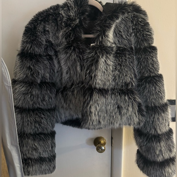 Faux fur coat - Picture 2 of 5